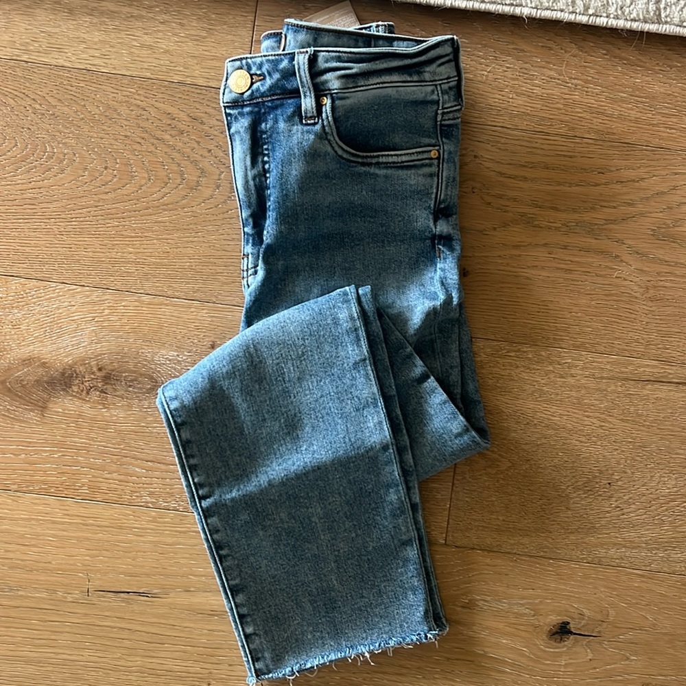 Kut from the Kloth High Rise Mom Jean size 6
